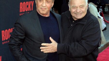 L'acteur américain Burt Young, qui interprétait l'ami de Stallone dans "Rocky", est mort à 83 ans
          Ancien marine et boxeur professionnel, l'acteur américain avait embrassé le cinéma en jouant d'abord des gros durs dans des polars, avant d'incarner Paulie dans la saga "Rocky".