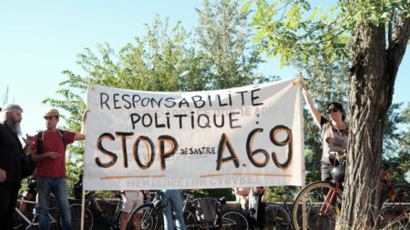 Autoroute A69 : des scientifiques rejoignent l'opposition à un "projet emblématique de ce qu'il ne faut plus faire"
                  Alors que le défenseur des arbres Thomas Brail menace d'entamer lundi une grève de la soif, la fronde contre le chantier autoroutier A69 entre Toulouse et Castres s'organise avec les prises de position de grands scientifiques.