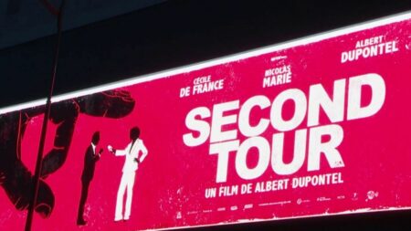 Cinéma : Albert Dupontel en haut de l'affiche avec "Second tour"
          "Second tour", le dernier film d'Albert Dupontel, est sorti en salle mercredi 25 octobre. Le réalisateur raconte l'histoire d'une journaliste tête brûlée qui couvre la campagne d'un candidat à l'élection présidentielle.