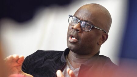 Foot : "ces choses-là ne sont plus acceptables", lance Lilian Thuram après les propos de l'entraîneur d'Orléans accusé de racisme
                  Le coach de l'US Orléans, Bernard Casoni, accusé d'avoir tenu des propos à caractère raciste en conférence de presse et à l'entraînement, a été suspendu.