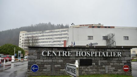 Vosges : l'activité chirurgicale d'un hôpital suspendue après un décès jugé suspect
                  L'activité chirurgicale de l'hôpital de Remiremont a été suspendue après la mort jugée suspecte d'un patient mardi 4 octobre.
