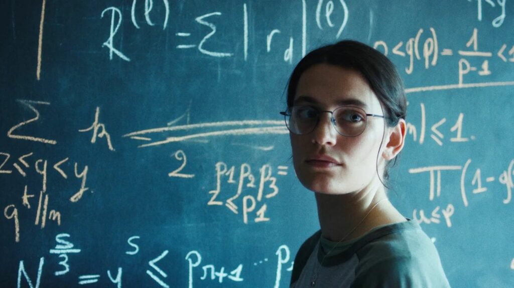 "Le Théorème de Marguerite" : Jean-Pierre Darroussin et Ella Rumpf dans la folie créatrice des maths
          Le nouveau film d'Anna Novion plonge le spectateur dans une enquête intime au cœur de la recherche mathématique. Une formule qui fonctionne, portée par la comédienne Ella Rumpf.