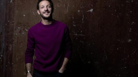 "Je mourrais sans théâtre": Vincent Dedienne bien en vie sur scène dans la pièce "Un chapeau de paille d'Italie"
                  Tous les jours, une personnalité s'invite dans le monde d'Élodie Suigo. Jeudi 5 octobre 2023 : le comédien, humoriste et auteur, Vincent Dedienne. Il est actuellement au Théâtre de la Porte-Saint-Martin avec la comédie en cinq actes d'Eugène Labiche, "Un chapeau de paille d'Italie".