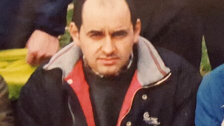 "Violeur de la Sambre" : Dino Scala, condamné à 20 ans de réclusion criminelle, se désiste de son appel
                  Reconnu coupable de 54 agressions sexuelles et viols entre 1988 et 2018, Dino Scala ne "souhaite pas imposer un second procès d'assises à ses proches ainsi qu'aux parties civiles", a expliqué jeudi son avocate à France Bleu Nord.
