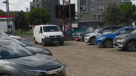 Automobile : l'électrique ne parvient pas à concurrencer la voiture thermique
              Moins autonomes et moins disponibles sur le fructueux marché des véhicules d'occasion, les véhicules électriques peinent à se faire une place en France. À l'inverse, les modèles roulant au diesel continuent de séduire.