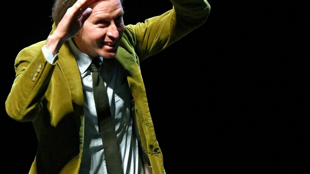 Au festival Lumière de Lyon, la fantaisie de Wes Anderson enchante les spectateurs
          Le cinéaste américain est l'un des invités de la 15e édition du rendez-vous cinéphile lyonnais. À l'occasion de sa venue dans la capitale des Gaules, les fans ont pu assister à une séance de projection de ses films. Ils pourront aussi prolonger le plaisir dans une exposition permanente au Musée Cinéma et Miniature du Vieux-Lyon.