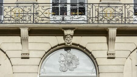 Suicide de Lucas : la mère du garçon de 13 ans et le parquet général se pourvoient en cassation après la relaxe de quatre collégiens en appel
          La Cour d'appel, dans sa décision du 6 novembre, a relevé le caractère "odieux" des propos tenus par les adolescents, mais pointe l'absence de "lien de causalité" avec le suicide du collégien.