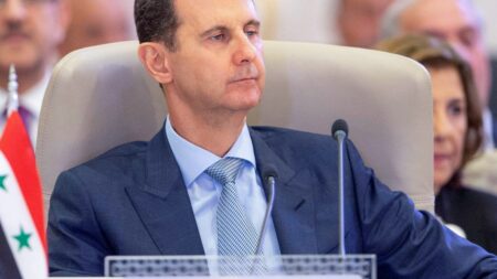 Attaques chimiques en Syrie : Bachar al-Assad visé par un mandat d'arrêt de la justice française pour complicité de crimes contre l'humanité
          Le mandat concerne les attaques chimiques menées dès 2013 dans la Ghouta orientale.