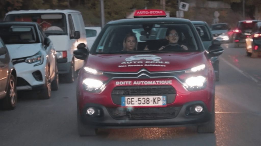 Auto-écoles : des associations pour aider les jeunes conducteurs en difficulté
          Lundi 27 novembre, dans la rubrique "Une idée pour la France", le 13 Heures vous fait découvrir une auto-école associative, qui aide des conducteurs en difficulté à obtenir le fameux sésame.