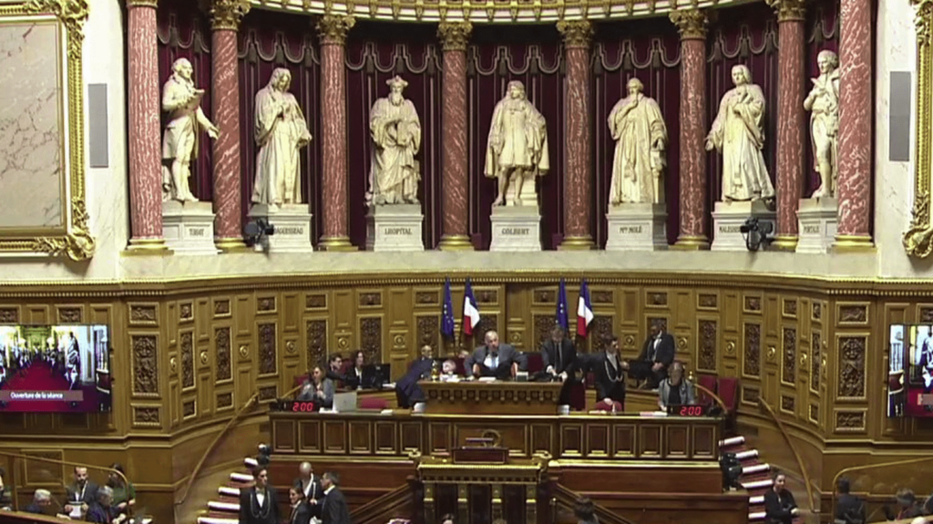 Loi immigration : début des débats au Sénat
          Le Sénat débute, lundi 6 novembre, l'examen du projet de loi immigration qui suscite un vif débat.