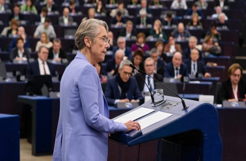 Elisabeth Borne annonce des aides pour les départements et les rassure sur leur avenir
          Le président de Départements de France François Sauvadet a salué un "effort significatif" de l'Etat même si les demandes étaient deux fois supérieures à ce qui a été obtenu.