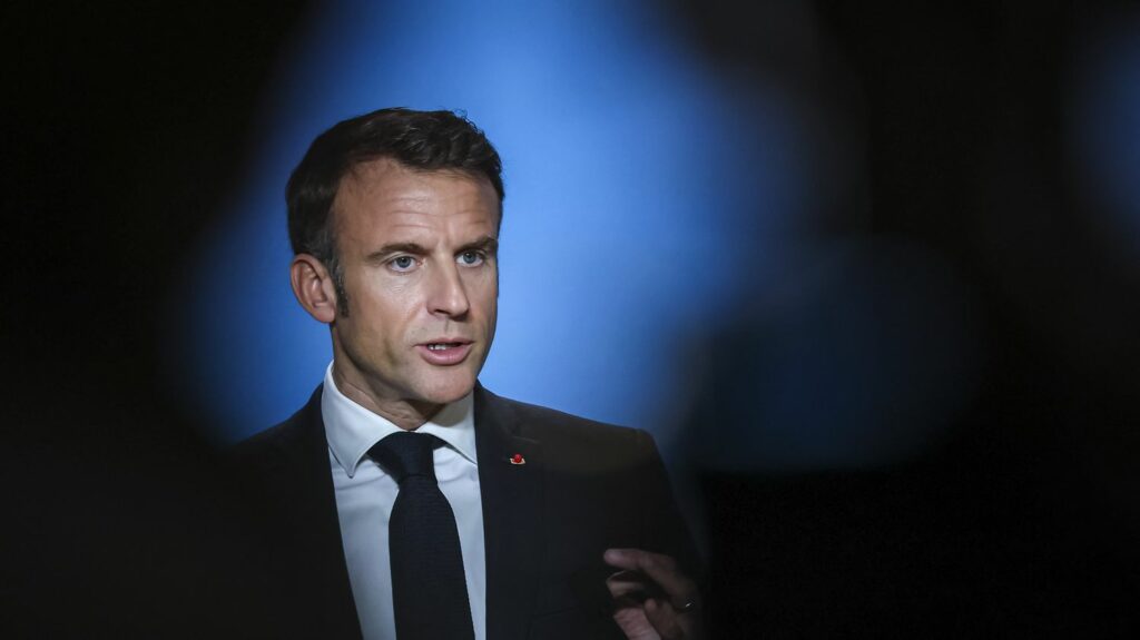 Emmanuel Macron invite les chefs de parti pour une nouvelle réunion à Saint-Denis le 17 novembre
          Une rencontre similaire avait déjà eu lieu fin août, dans le même lieu, avec les dirigeants des forces politiques.
