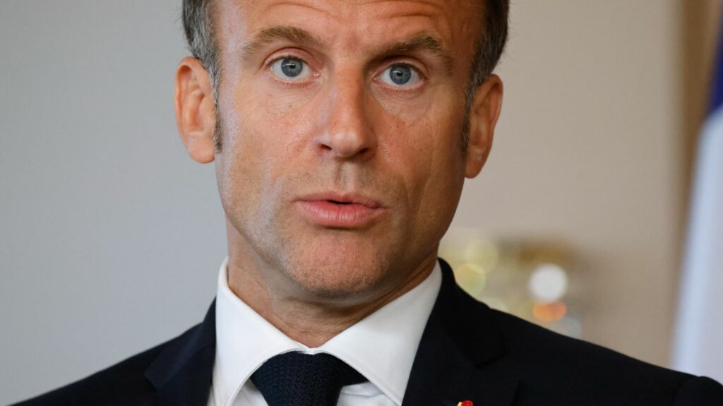 Inondations : Emmanuel Macron se rendra mardi dans le Pas-de-Calais, annonce l'Elysée
          En quelques jours, le département a subi la tempête Ciaran, des crues record et des précipitations intenses.