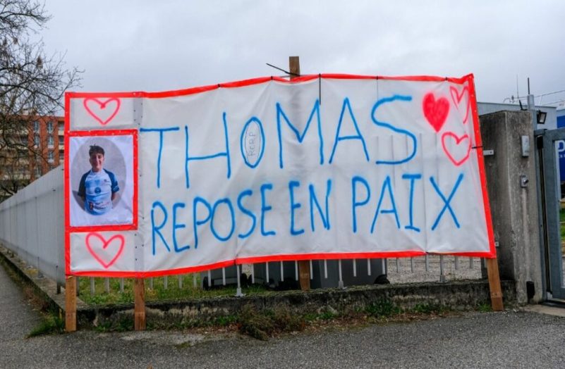 Mort de Thomas à Crépol : les neuf suspects interpellés mardi ont été mis en examen
          Ces jeunes, parmi lesquels figurent trois mineurs, sont notamment poursuivis pour "meurtre en bande organisée" et "tentatives de meurtre", a annoncé samedi soir le parquet de Valence.