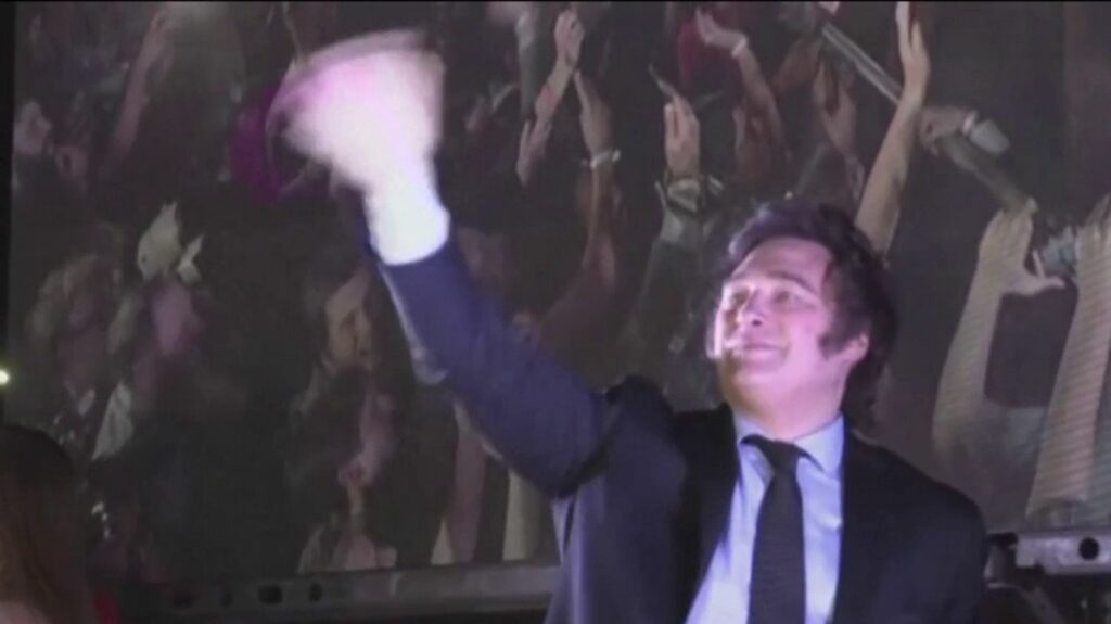 Argentine : Javier Milei remporte les élections et devient le nouveau président du pays
          Javier Milei est le nouveau président de l’Argentine. L’ancien économiste défend une ligne ultraconservatrice, climatosceptique, antiavortement et pro armes.