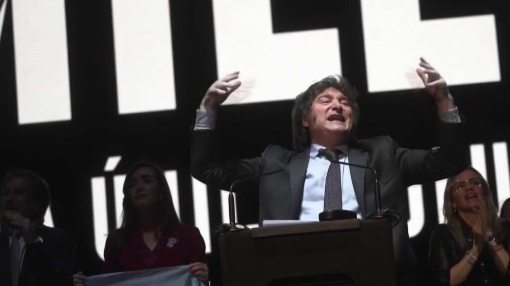 Argentine : Javier Milei a été élu président
          Javier Milei est le nouveau président de l’Argentine. Cet ancien économiste est un ultralibéral, antiavortement et climatosceptique.