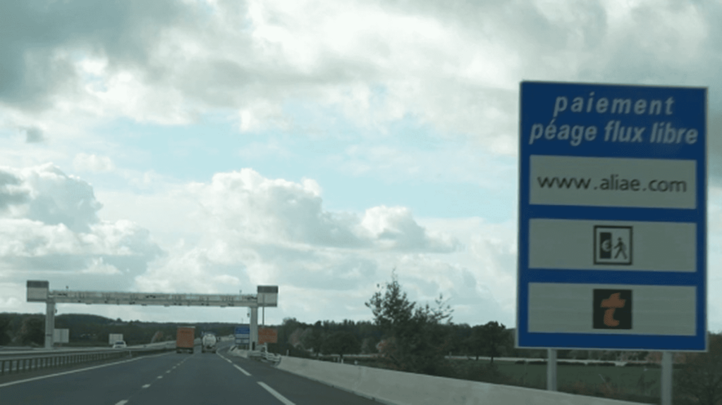 Autoroute A79 : quid du péage en flux libre ?
          Depuis son inauguration en 2022, l’autoroute A79 et son "péage en flux libre" laissent perplexe certains usagers. Conséquence, les impayés s’accumulent.