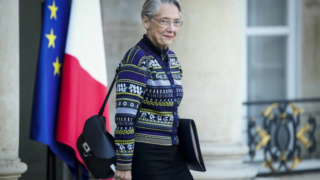 Élisabeth Borne reçoit la majorité pour parler de l’agenda parlementaire de 2024
          La Première ministre reçoit les parlementaires des groupes Renaissance, Modem, puis Horizons. Une série de dîners est programmée dès mardi soir pour tracer l'agenda des prochains mois.