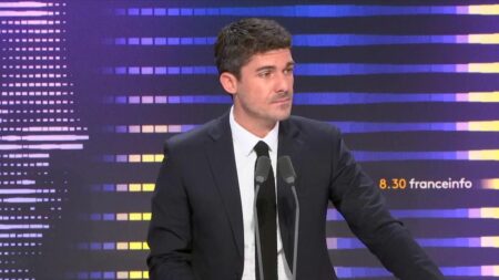 Aurélien Pradié refuse de voir le film sur les attaques du Hamas à l’Assemblée pour favoriser la paix Diffusion du film des attaques du Hamas à l'Assemblée : Aurélien Pradié n'y participera pas pour éviter "un seul sentiment, celui de la vengeance"
Le député LR estime qu'il est fondamental désormais "d'ouvrir le début des discussions vers la paix". "Si nous cédons à cette idée de frapper, nous allons servir l'installation politique du Hamas, et je le refuse."