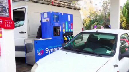 Pouvoir d'achat : le chèque carburant sera versé à davantage d'automobilistes
          L'indemnité carburant profitera finalement à plus de conducteurs que prévu. 1,6 million de Français en plus pourront bénéficier de cette aide de 100 euros. Alors serez-vous concerné ? Et comment la percevoir ? Explications.