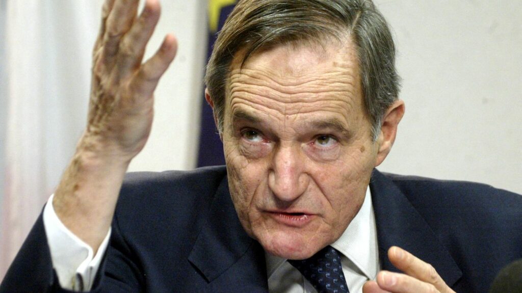 Francis Mer, ancien ministre de l'Economie sous Jacques Chirac, est mort
          Issu du monde industriel et sans expérience politique, Francis Mer avait occupé pendant deux ans le fauteuil de ce ministère.