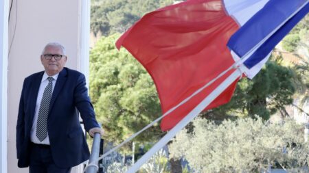 Découverte d’une croix gammée sur le domicile du maire de Saint-Mandrier-sur-Mer, Var Var : une croix gammée découverte sur le domicile du maire de Saint-Mandrier-sur-Mer
Les faits ont été commis dans la nuit de mercredi à jeudi sur le mur extérieur du domicile de Gilles Vincent, a annoncé le préfet du Var.