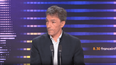 Ex-juge Trevidic Nuance Sortie Élèves Radicalisés Des Écoles; Alertes Sur Influence Familiale "Sortir" les élèves radicalisés des établissements : "Au moins à l'école, il y a un contre-discours", nuance l'ancien juge Marc Trevidic
L'ex-juge antiterroriste alerte sur l'influence familiale dans le processus de radicalisation.