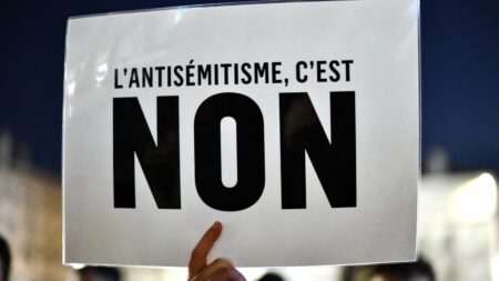 Témoignages



  

  
  

      


  

  
    Marche contre l'antisémitisme : loin des polémiques politiciennes, ces Français participeront aux cortèges
          Alors que des marches contre l'antisémitisme sont organisées dans plusieurs villes de France dimanche 12 novembre, les polémiques politiciennes ont dissuadé certains Français. D'autres, au contraire, revendiquent leur participation.