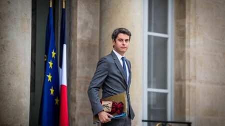 Gabriel Attal, victime de harcèlement scolaire, évoque un ‘déferlement d’insultes’ au collège Harcèlement scolaire : Gabriel Attal raconte avoir subi "un déferlement d'insultes" au collège
Le ministre de l'Education nationale estime que "le fait d'avoir vécu des injures a forgé quelque chose" en lui.
