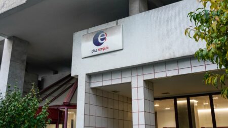 Assurance-chômage : le gouvernement n'approuve pas en l'état la nouvelle convention négociée entre les partenaires sociaux
          Matignon estime qu'il demeure une "incertitude" sur la prise en compte des conséquences du recul de l'âge de départ à la retraite sur l'évolution des règles d'indemnisation des seniors.