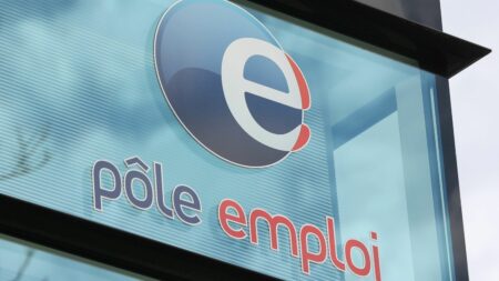 Assurance-chômage : le gouvernement met la pression sur les partenaires sociaux
          Le gouvernement a décidé de ne pas agréer, en l'état, la nouvelle convention d'assurance-chômage issue de l'accord trouvé entre syndicats et patronat il y a une dizaine de jours. L'État réclame des garanties.