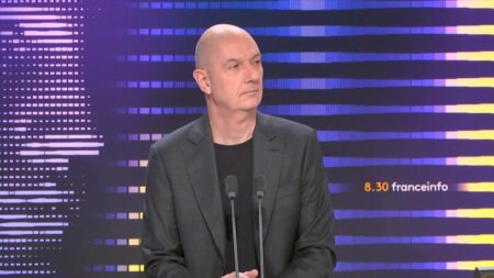 Immigration : L’industrie française nécessitera 100 000 à 200 000 étrangers en une décennie, selon ministre Lescure Immigration : l'industrie française aura besoin de "100 000 à 200 000" étrangers "dans les dix ans", estime le ministre de l'Industrie Roland Lescure
"100 000 à 200 000 étrangers, ce n'est pas le grand remplacement, ce n’est pas un tsunami", a plaidé Roland Lescure.