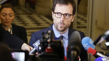 Guerre entre Israël et le Hamas : des députés expriment leur choc après la projection à l'Assemblée nationale des images des massacres du 7 octobre
          Le film projeté mardi soir a été réalisé à partir d'extraits des caméras et téléphones des assaillants du Hamas et d'images captées par des victimes et des secouristes.