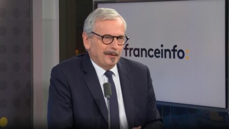 Rencontre de Saint-Denis : "C'est assez triste qu'un certain nombre d'hommes politiques en soient arrivés là" estime Jean-René Cazeneuve après le boycott d'Éric Ciotti
          Emmanuel Macron invite les chefs de partis pour une réunion vendredi. Le patron des Républicains a annoncé qu'il ne viendrait pas. "Je ne comprends pas ce genre de comportement", réagit mercredi Jean-René Cazeneuve, député Renaissance du Gers.