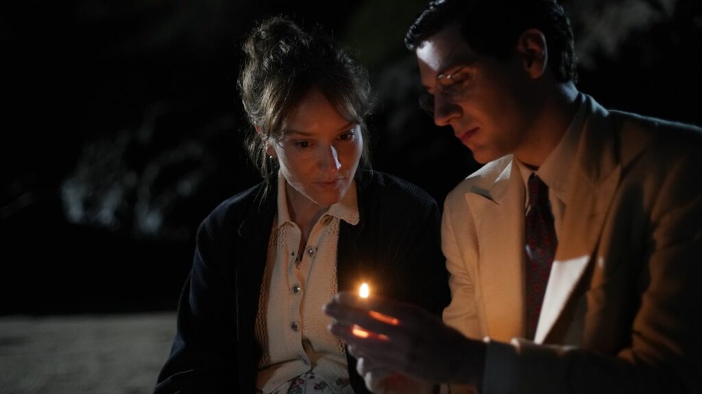"Le Temps d'aimer" : Anaïs Demoustier et Vincent Lacoste très inspirés dans une histoire d'amour scellée par les secrets et par la honte
          Ce quatrième long-métrage de Katell Quillévéré est l'histoire d'un amour entre deux êtres qui portent un lourd secret, une histoire romanesque en partie inspirée par la grand-mère de la réalisatrice.