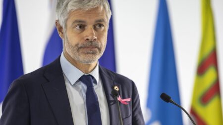 Loi Immigration : Laurent Wauquiez assiste à réunion députés LR pour la première fois depuis 2022 Projet de loi immigration : Laurent Wauquiez va assister à la réunion des députés LR pour la première fois depuis les législatives de 2022
En plein débat sur la loi immigration,le président de la région Auvergne-Rhône-Alpes, potentiel candidat à la présidentielle va voir les députés LR mardi matin à leur réunion de groupe à l'Assemblée nationale, c'est l'info du brief.