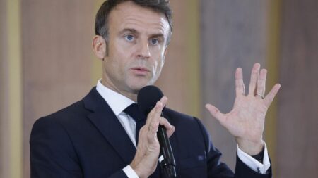 Macron envisage une activité ‘complètement différente’ de la politique après 2027 Emmanuel Macron affirme qu'il fera probablement "quelque chose de complètement différent" de la politique après 2027
En visite au Kazakhstan, le président français a affirmé que "la politique n'est pas l'exclusivité d'une poignée de gens".