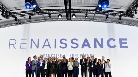 Élisabeth Borne, Bruno Le Maire, Clément Beaune, Stéphane Séjourné... Pour les élections européennes, la majorité cogite sur sa tête de liste
          La majorité présidentielle commence à s'organiser pour les élections européennes du 9 juin 2024 mais n'a toujours pas tranché pour désigner la personnalité devant incarner la tête de liste.