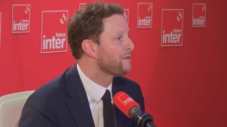 Marche contre l'antisémitisme : un rassemblement "nécessaire, un très beau moment, digne et d'espérance", salue le ministre des Transports
          En revanche sur la présence du RN dans les cortèges, Clément Beaune évoque son "sentiment de malaise, de dégoût".