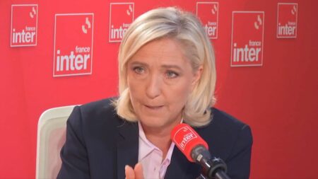 Loi immigration : "En l'état, nous n'avons aucune raison de voter ce texte", déclare Marine Le Pen
          Interrogée sur le projet de loi immigration, Marine Le Pen a réaffirmé sur France Inter son opposition à l'article 3 du projet de loi, devenu 4 bis au Sénat. La loi immigration a entamé mardi son parcours à l'Assemblée.