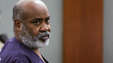Meurtre du rappeur Tupac : Duane "Keefe D" Davis plaide "non coupable"
          L'ex-leader des South Side Compton Crips, un gang de Los Angeles, a déjà reconnu son implication dans le meurtre du rappeur Tupac Shakur en 1996.