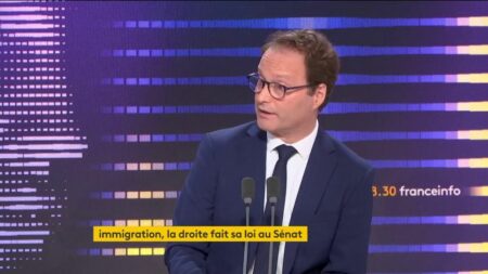 PS et LR absents aux Rencontres de Saint-Denis, Sylvain Maillard déplore leur retrait de ‘l’écriture politique’ Rencontres de Saint-Denis : le PS et les LR absents, "deux grands partis qui ne veulent plus faire partie de l'écriture politique", déplore le patron du groupe Renaissance à l'Assemblée nationale
"Ils refusent le débat politique, ils s'effacent, critique Sylvain Maillard. Un symbole de ce qu'est devenue la vie politique en réalité".