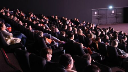 Fréquentation des cinémas : "L'année 2023 sera forcément meilleure que l'année 2022", estime le président de la Fédération nationale des cinémas français
          La fréquentation dans les salles de cinéma françaises est en forme en 2023.  "On s'approche de cette barre symbolique des 200 millions" de spectateurs, estime Richard Patry.