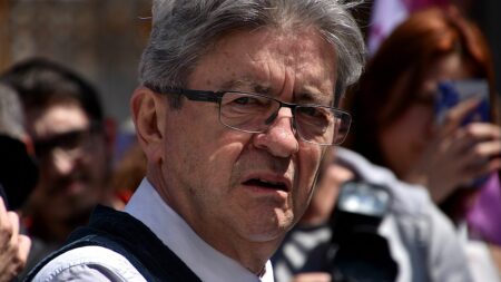 Présidentielle 2027: Les prises de position polémiques de Jean-Luc Mélenchon impactent sa campagne ÉDITO. Présidentielle 2027 : Jean-Luc Mélenchon paye ses prises de position
Jean-Luc Mélenchon qui avait refusé de qualifier le Hamas de terroriste semble payer ses positions dans l’opinion. Un signal d’alerte pour l’Insoumis en chef, alors que l'image du Rassemblement national se normalise.