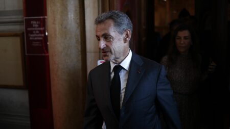 Procès Bygmalion: Sarkozy nie toute responsabilité pénale, ignorant la fraude, lors de son interrogatoire Procès Bygmalion : Nicolas Sarkozy "conteste vigoureusement toute responsabilité pénale" car il n'a "pas eu connaissance de la fraude"
Jour d'interrogatoire au procès en appel de Nicolas Sarkozy dans le dossier Bygmalion, à Paris. L'ancien président de la République accuse, à nouveau, les dirigeants de Bygmalion.