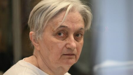 Procès de Monique Olivier : "Je crains fort qu'il n'y ait rien à attendre" de l'épouse de Michel Fourniret, estime l'ancien procureur des Ardennes
          Francis Nachbar en est convaincu : plus intelligente que le tueur en série, c'est elle qui lui a donné "le permis de tuer".
