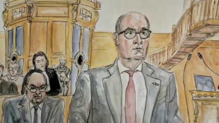 Procès d'Eric Dupond-Moretti : à la barre, Jean Castex défend le ministre de la Justice
          Le garde des Sceaux Eric Dupond-Moretti comparaît devant la Cour de Justice de la République pour des soupçons de prise illégale d'intérêts. Vendredi 10 novembre, l'ancien Premier ministre Jean Castex était à la barre en tant que témoin à décharge.