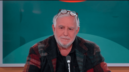 Procès de Monique Olivier : "Elle est toute seule, donc elle peut se sentir libérée", assure le journaliste Alain Hamon
          Alain Hamon, journaliste français spécialiste des affaires policières et judiciaires, était l’invité du 19/20 info, mardi 28 novembre. Il est largement revenu sur l’ouverture du procès de Monique Olivier, jugée pour son implication dans trois meurtres.
