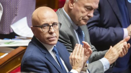 Projet Loi Immigration: Les Républicains et majorité se préparent pour l’examen commissionnaire, 27 Novembre Projet de loi immigration : avant l'examen du texte en commission, Les Républicains et la majorité fourbissent leurs armes
Le projet de loi immigration arrive en commission des lois lundi 27 novembre à l'Assemblée nationale. La droite et la majorité se préparent à la bataille politique.