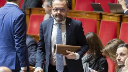 Projet de loi immigration : Républicains souhaitent diversifier l’agenda du Sénat Les Républicains aimeraient parler d’autre chose que d’immigration
Le projet de loi sur l'immigration revient au Sénat lundi. Si Les Républicains entendent garder leur ligne de fermeté, certains au sein du parti de droite, aimeraient bien mettre d'autres sujets à l'agenda.